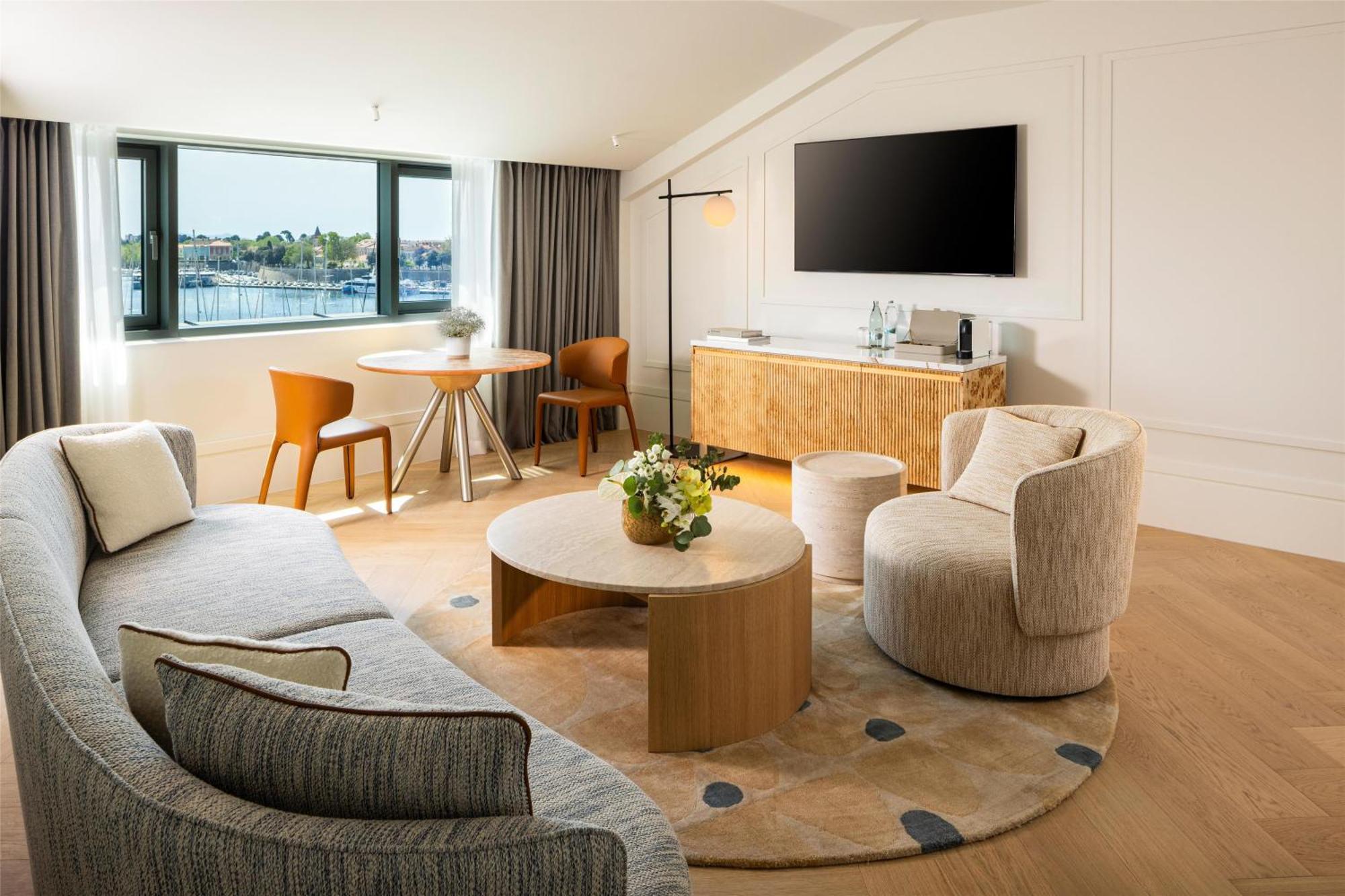 Hyatt Regency Hotel 5*